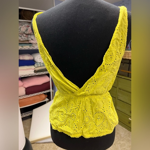 Bright yellow lace tank top - Picture 3 of 4